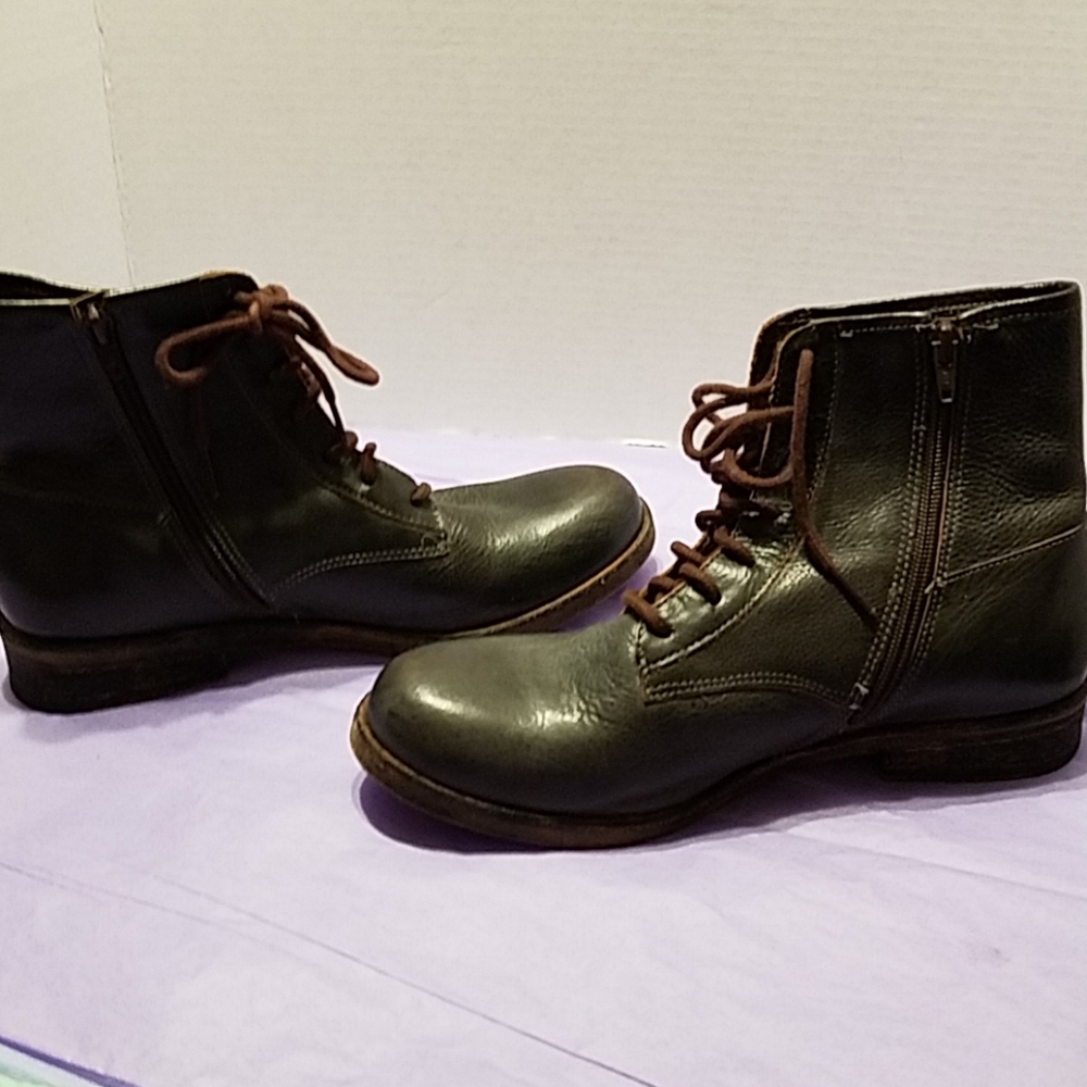 MATISSE  HUNTER GREEN BOOTS SZ8
